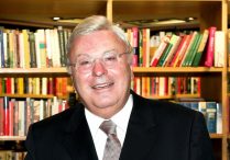 Sete perguntas para o Professor Mário Beni