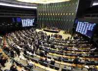 Câmara aprova terceirização para qualquer atividade em empresas públicas e privadas